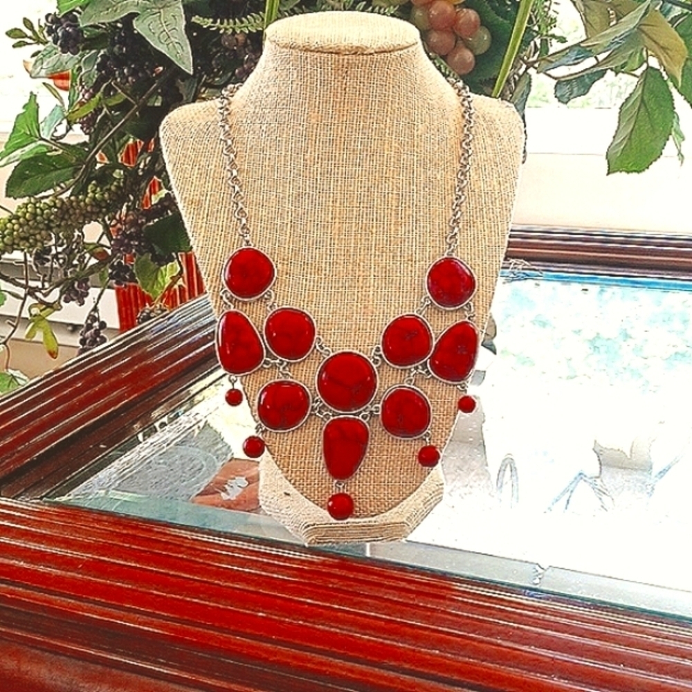 Outstanding red n silver necklace,each connected by sm chains,